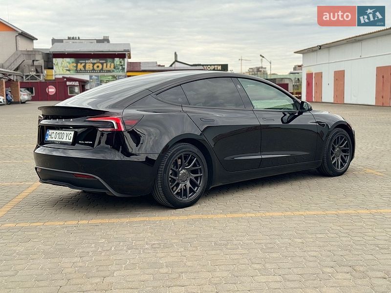 Седан Tesla Model 3 2024 в Львові