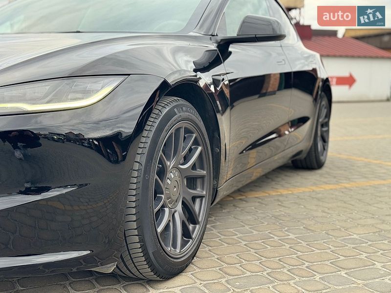 Седан Tesla Model 3 2024 в Львові