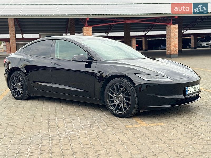 Седан Tesla Model 3 2024 в Львові