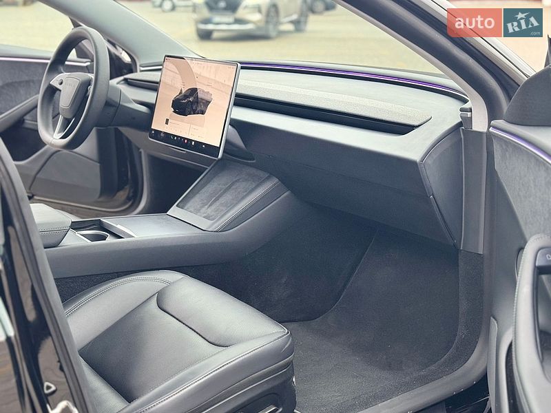 Седан Tesla Model 3 2024 в Львові