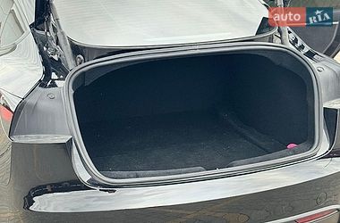 Седан Tesla Model 3 2024 в Львові
