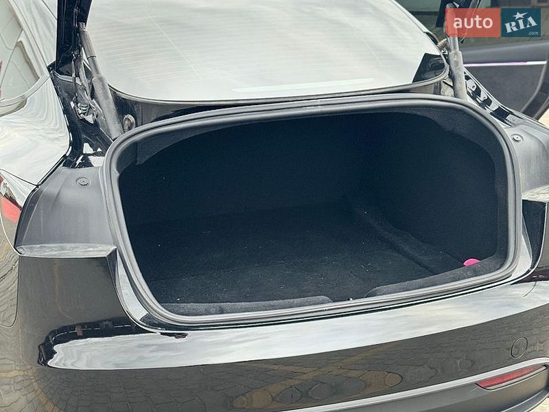 Седан Tesla Model 3 2024 в Львові