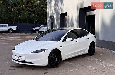 Седан Tesla Model 3 2024 в Києві
