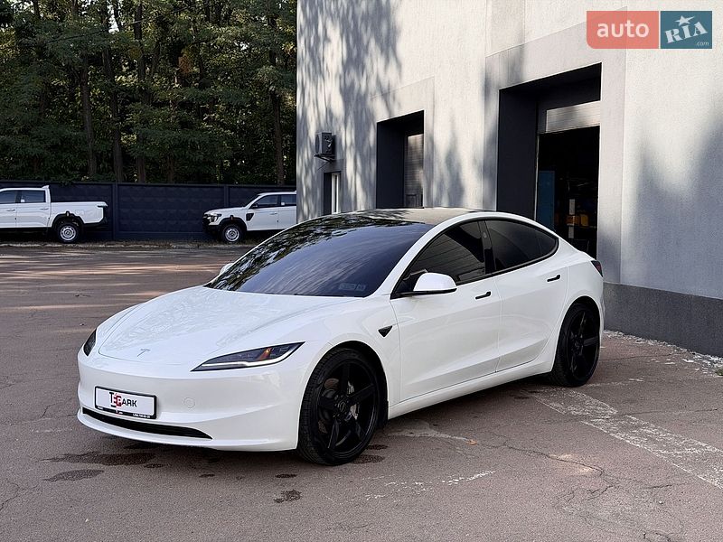 Седан Tesla Model 3 2024 в Києві