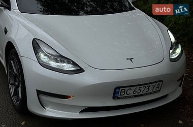 Седан Tesla Model 3 2021 в Львові
