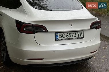 Седан Tesla Model 3 2021 в Львові
