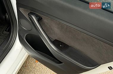 Седан Tesla Model 3 2021 в Львові