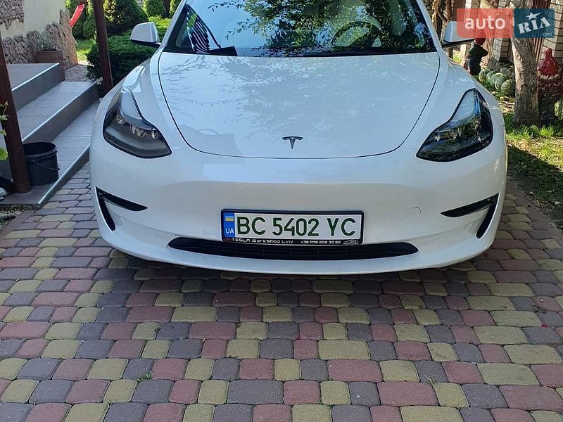 Седан Tesla Model 3 2022 в Львове