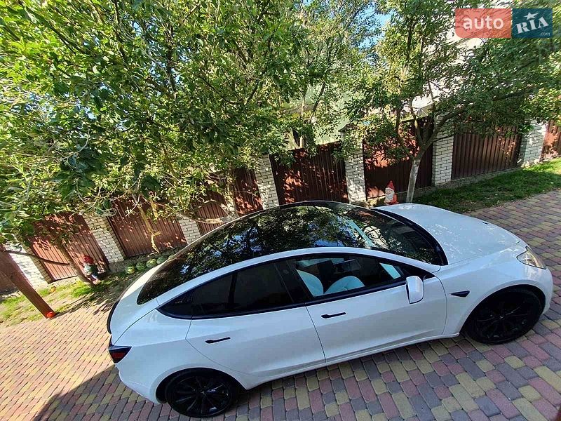 Седан Tesla Model 3 2022 в Львове
