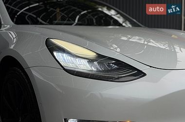 Седан Tesla Model 3 2018 в Ирпене