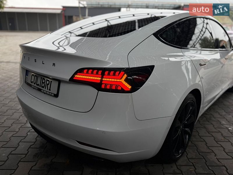 Седан Tesla Model 3 2018 в Ирпене