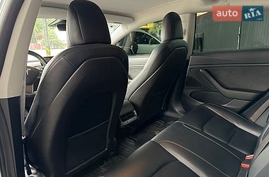 Седан Tesla Model 3 2018 в Ирпене
