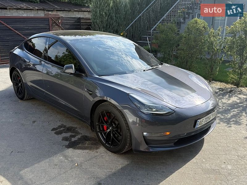 Седан Tesla Model 3 2023 в Днепре
