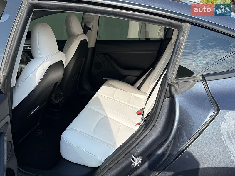 Седан Tesla Model 3 2023 в Днепре