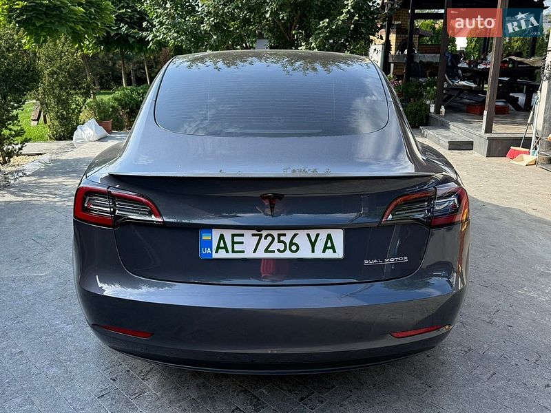 Седан Tesla Model 3 2023 в Днепре
