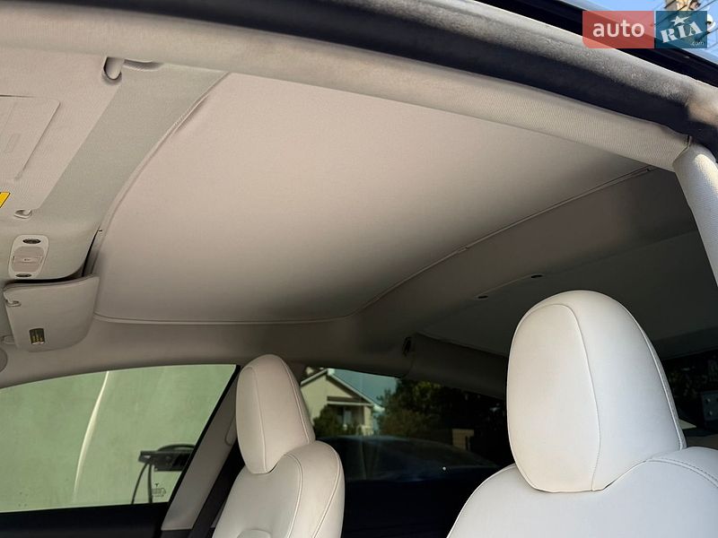 Седан Tesla Model 3 2023 в Днепре