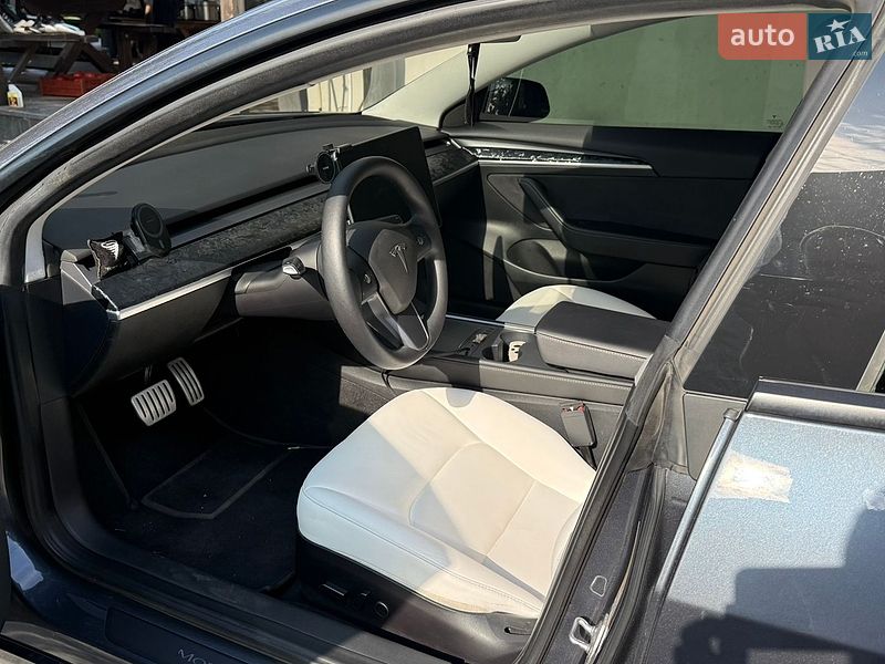Седан Tesla Model 3 2023 в Днепре