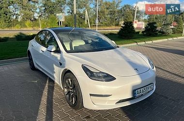 Седан Tesla Model 3 2021 в Киеве
