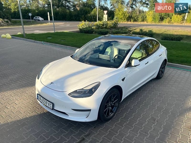 Седан Tesla Model 3 2021 в Києві