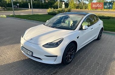 Седан Tesla Model 3 2021 в Киеве
