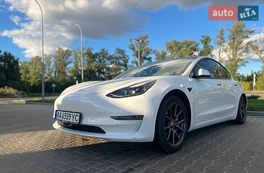 Седан Tesla Model 3 2021 в Киеве