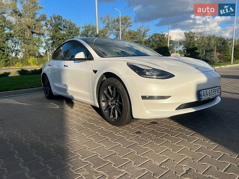 Седан Tesla Model 3 2021 в Києві