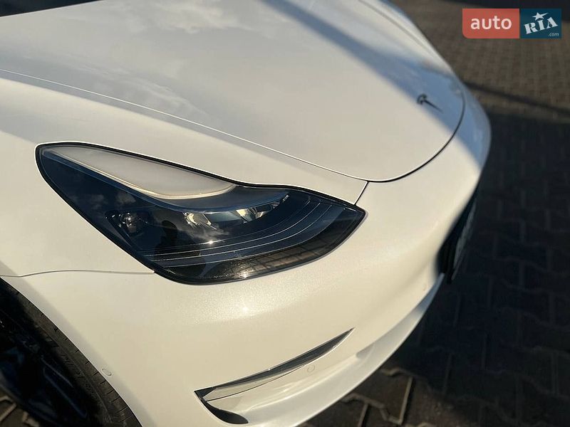 Седан Tesla Model 3 2021 в Києві