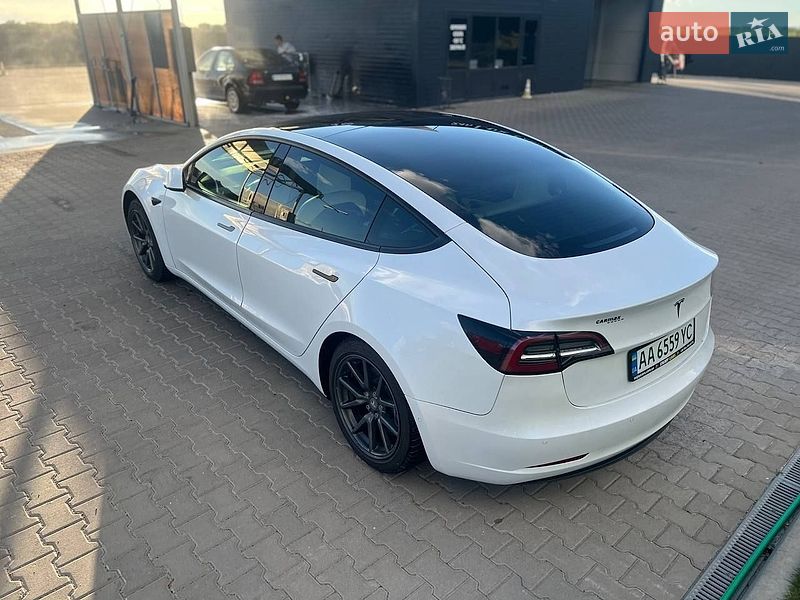 Седан Tesla Model 3 2021 в Киеве