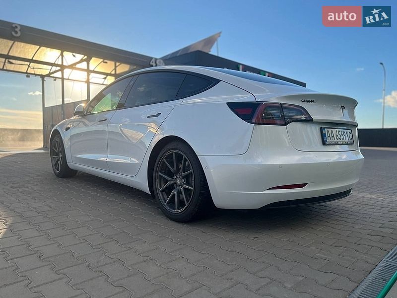 Седан Tesla Model 3 2021 в Києві