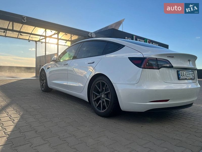 Седан Tesla Model 3 2021 в Києві