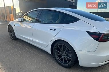 Седан Tesla Model 3 2021 в Киеве