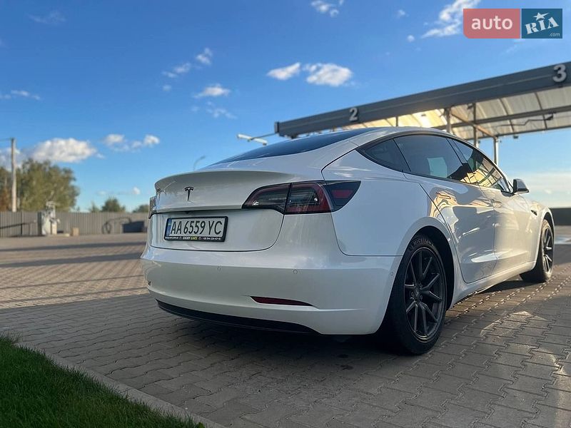 Седан Tesla Model 3 2021 в Киеве