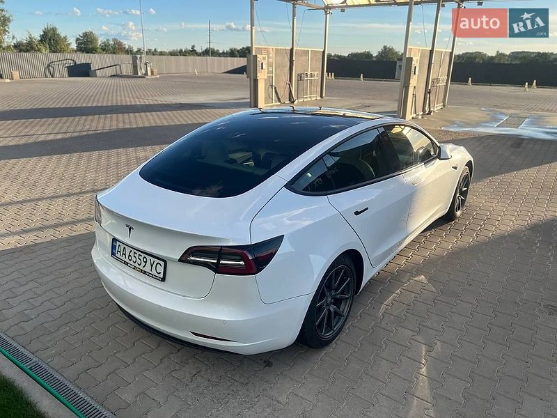 Седан Tesla Model 3 2021 в Киеве
