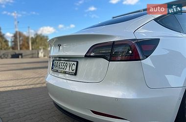 Седан Tesla Model 3 2021 в Киеве