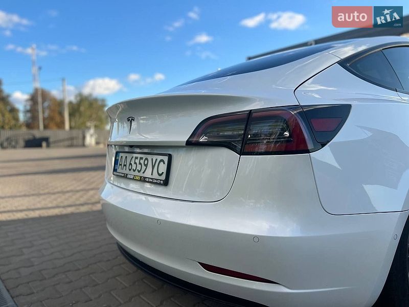 Седан Tesla Model 3 2021 в Киеве