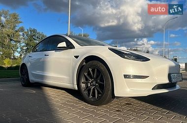 Седан Tesla Model 3 2021 в Киеве