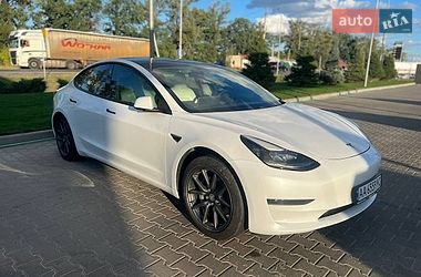 Седан Tesla Model 3 2021 в Киеве