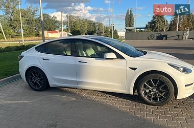 Седан Tesla Model 3 2021 в Киеве