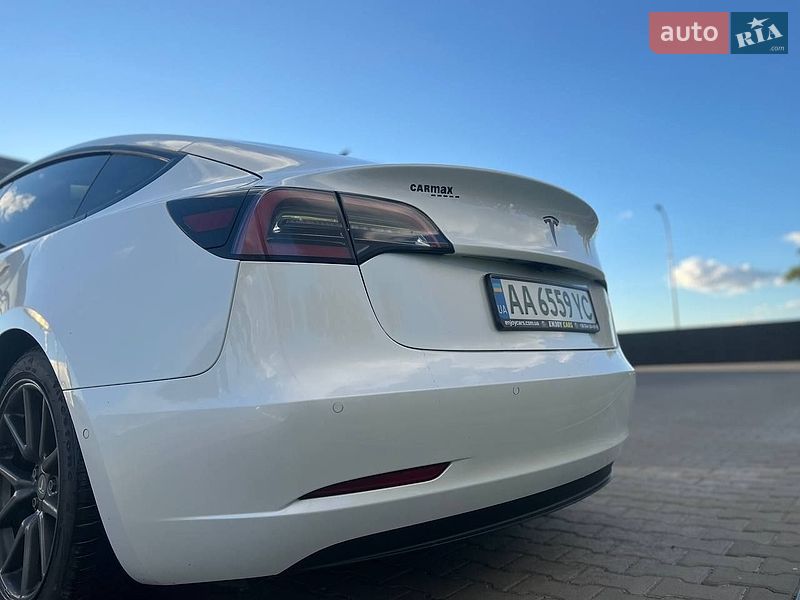 Седан Tesla Model 3 2021 в Києві