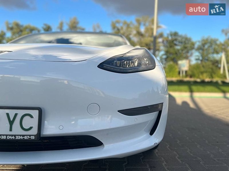 Седан Tesla Model 3 2021 в Києві