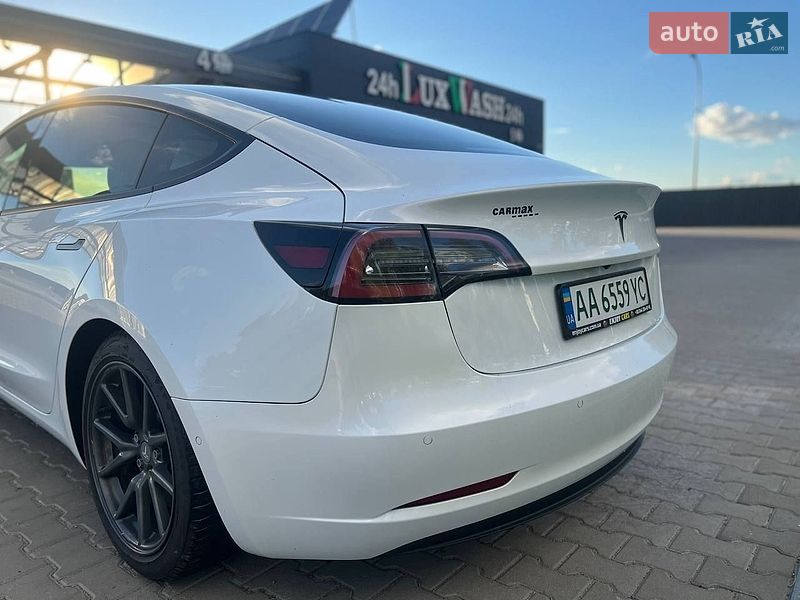 Седан Tesla Model 3 2021 в Киеве