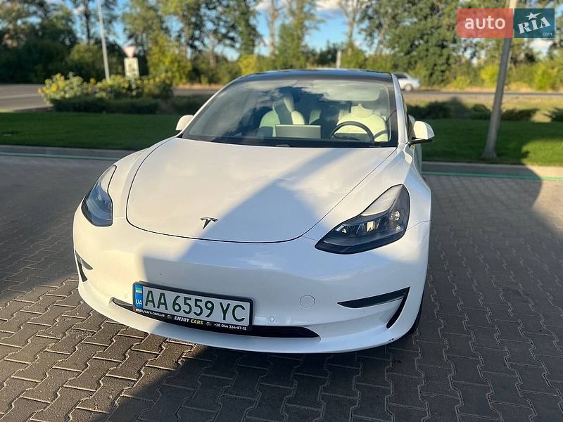 Седан Tesla Model 3 2021 в Киеве