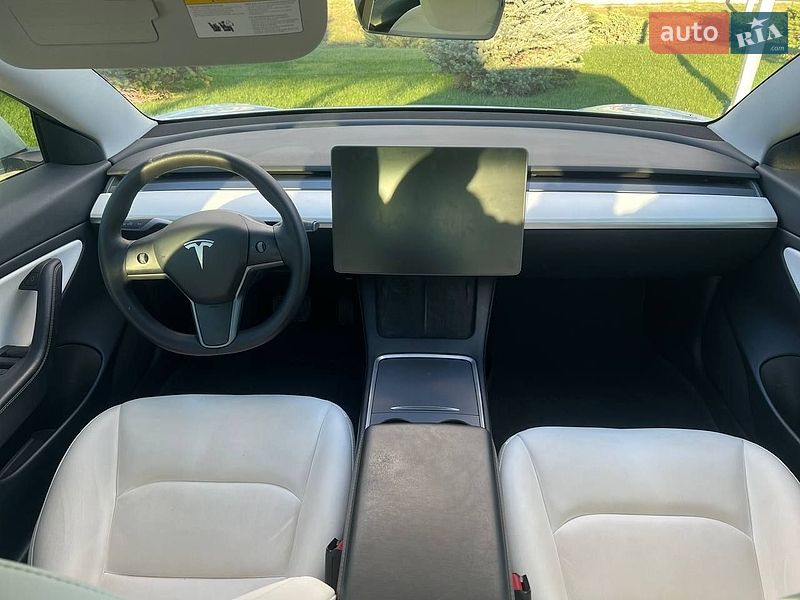 Седан Tesla Model 3 2021 в Киеве