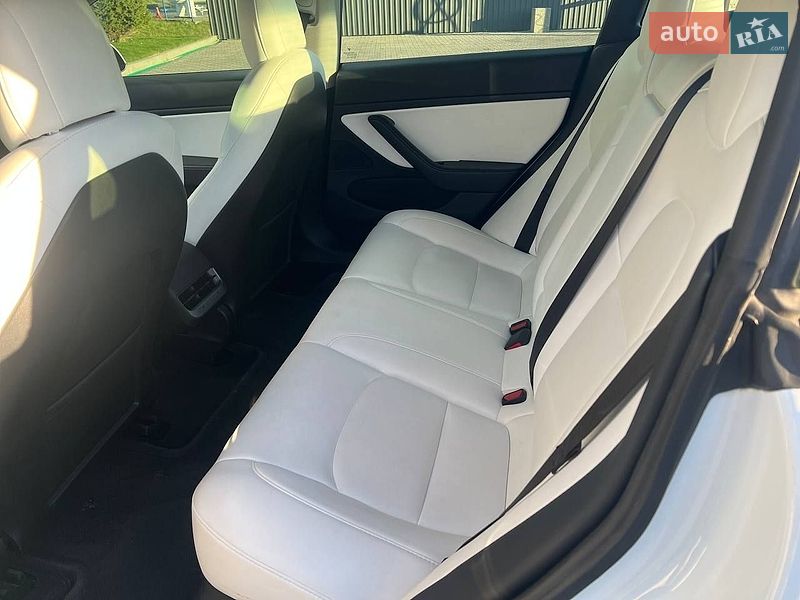 Седан Tesla Model 3 2021 в Києві
