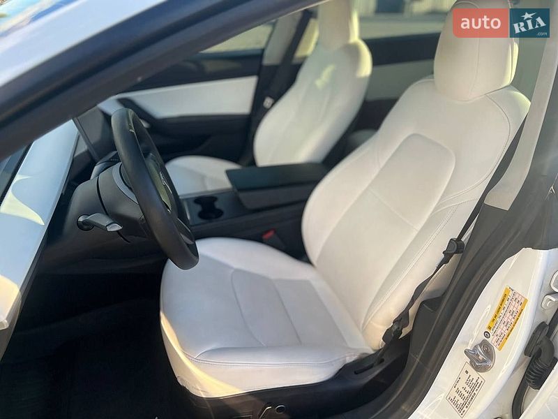 Седан Tesla Model 3 2021 в Києві