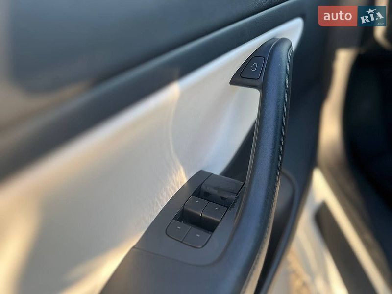 Седан Tesla Model 3 2021 в Киеве