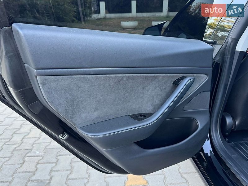 Седан Tesla Model 3 2019 в Одессе