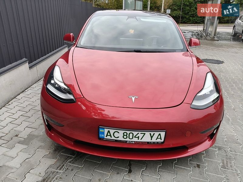 Седан Tesla Model 3 2018 в Луцке