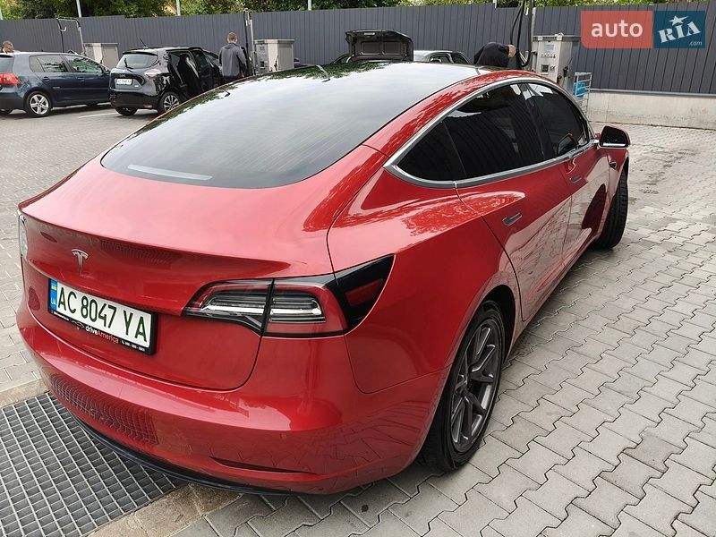 Седан Tesla Model 3 2018 в Луцке