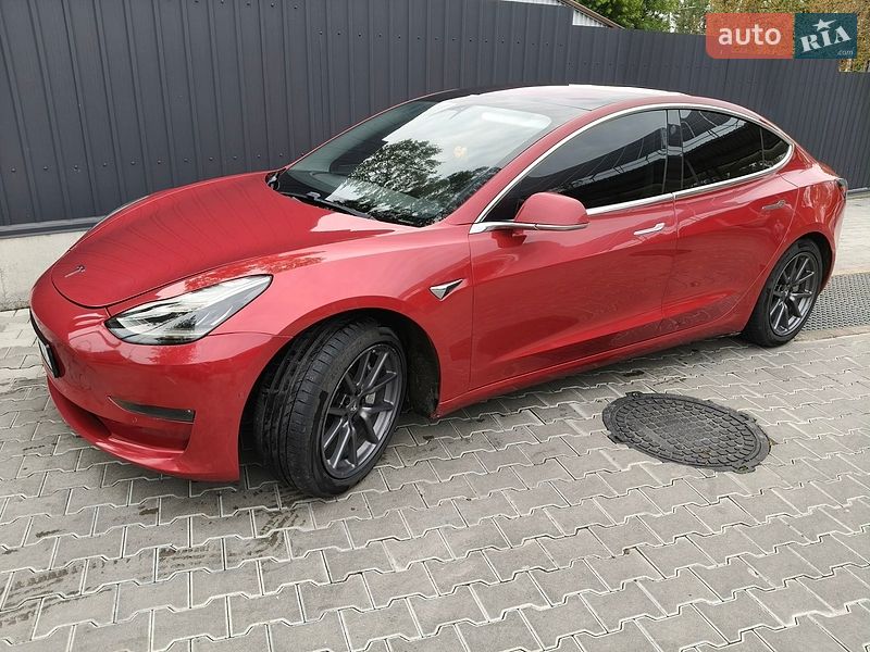 Седан Tesla Model 3 2018 в Луцке